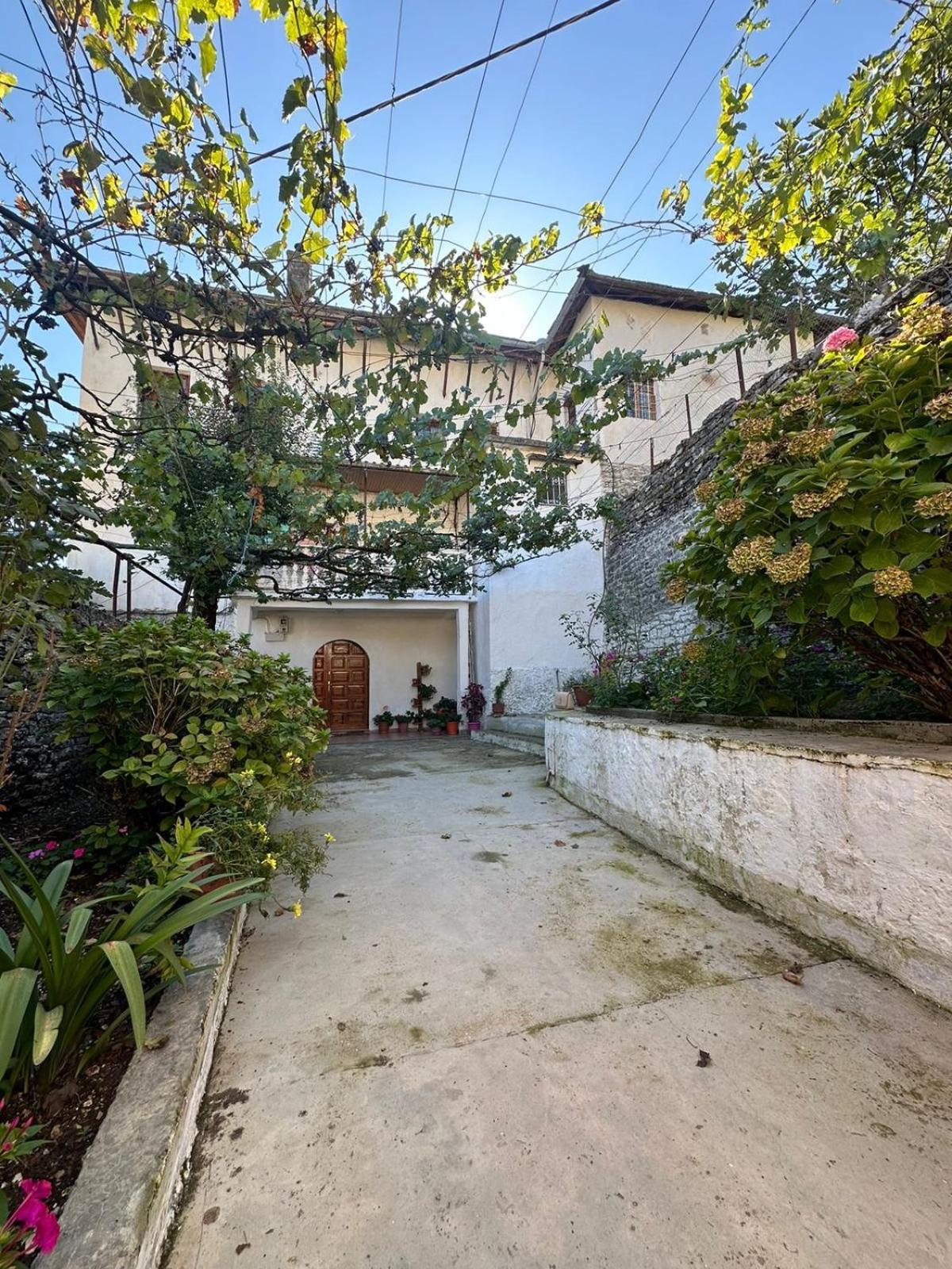 Gjirokastër Guesthouse 1805 מראה חיצוני תמונה